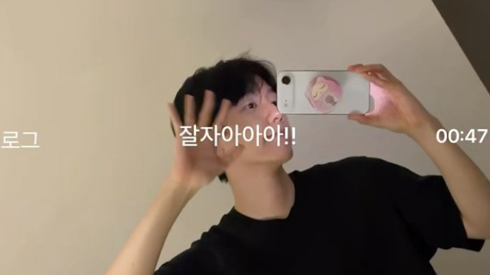Imyourdelight's tweet photo. 아니잠만 샤워할때만해도 맨폰이엇는데
의식됏는지 갑자기 뒤적뒤적자기가탄생시킨딸랑이 그립톡 챱, 붙여온거머임? 캬캬컄 https://t.co/HV8fV4DDLU