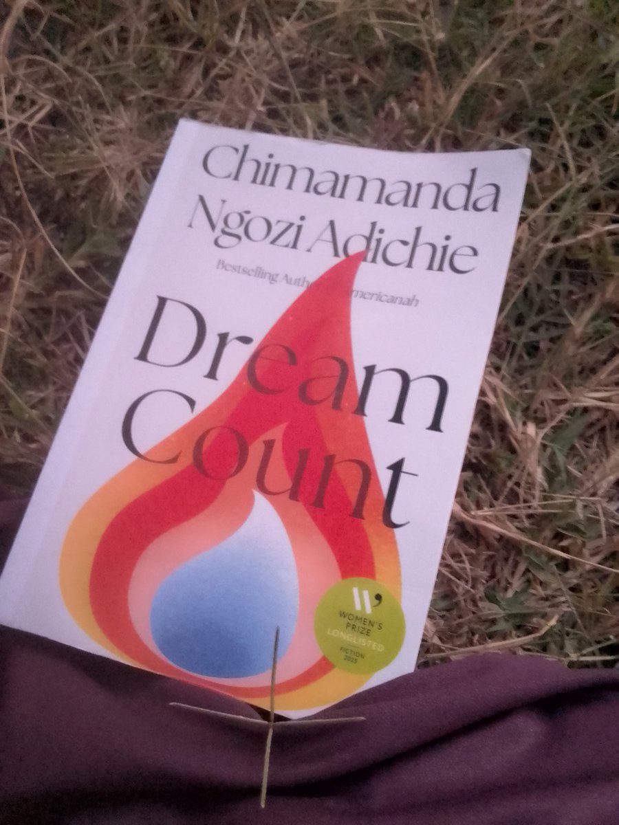 _muenirose's tweet photo. Better late than never.

Let the weekend begin☕📚💖 https://t.co/Hlksxgv1uJ