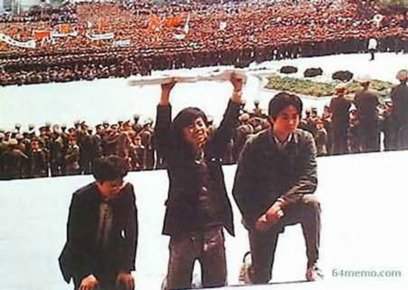liujunning's tweet photo. 追求自由民主的人们，你们今后要转向耶和华，而不要再跪向法老！
“祢的名在风暴与火焰中回响。
法老的战车与军队，
祢已抛入深海；
那些骄傲的军长沉没在红海的深处，
如同石块坠入无底的暗蓝。
祢的威严如山岳般升起，
推倒一切抵挡祢的���力；
祢的烈怒如火焰，
焚尽他们如枯干的禾秸。” https://t.co/X8u0YB2FTg