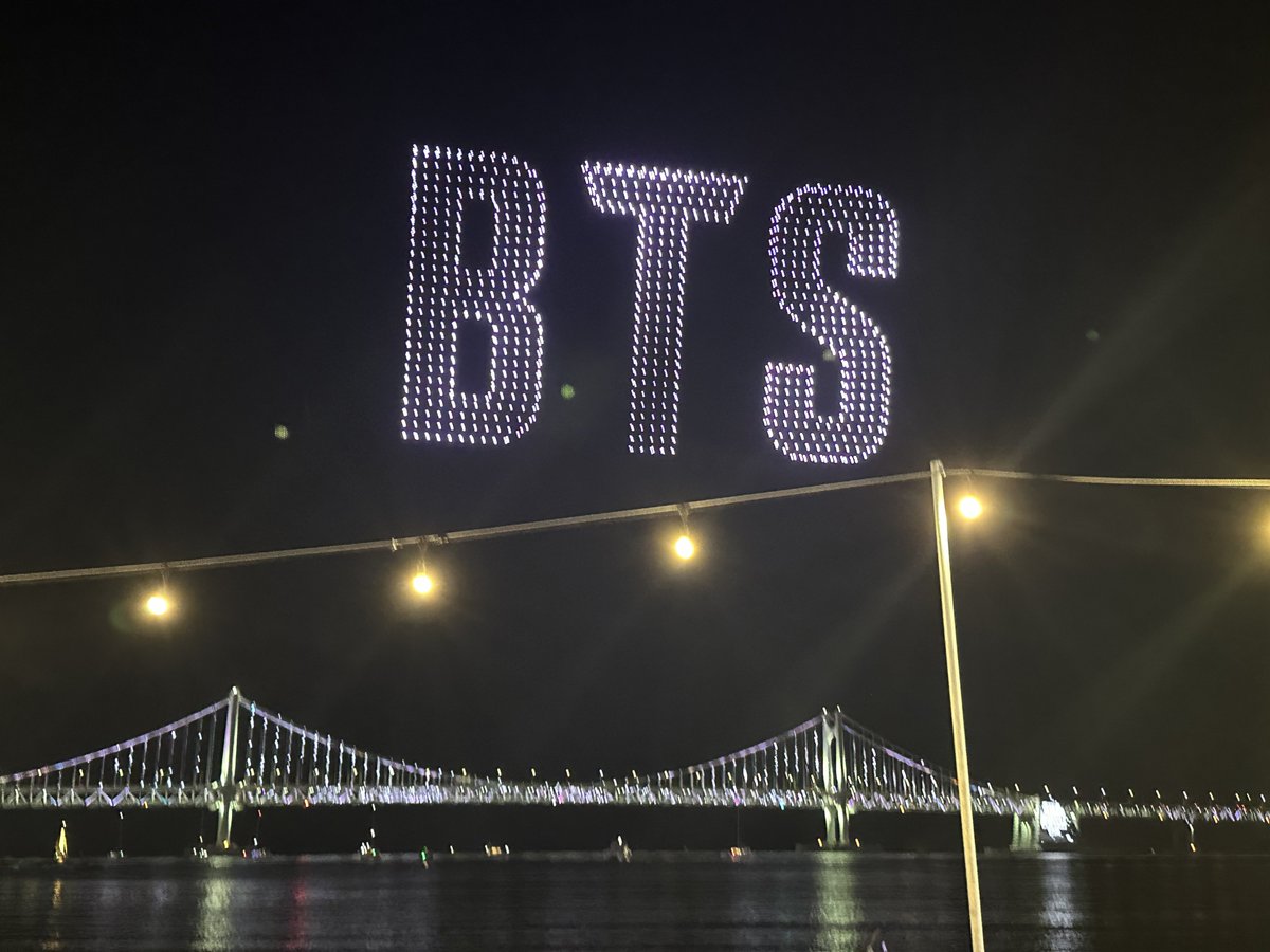 runwithbts0613's tweet photo. 拜託在���山的大家一定要看無人機
猛到不行 https://t.co/pzFbvYdSiw