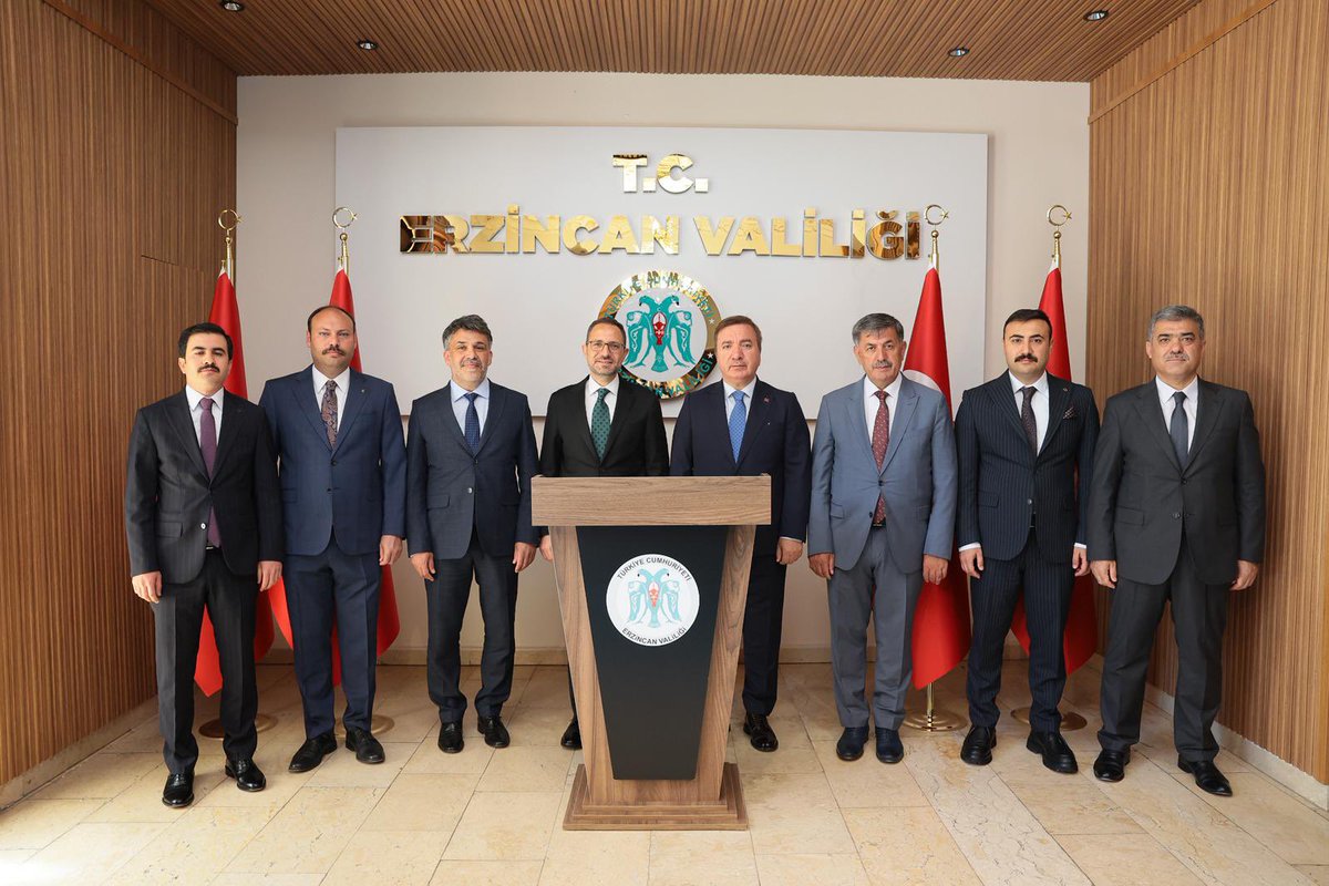 MhpErzincan24's tweet photo. İl Başkanımız Sn.Bilgehan Çağrı Özarslan, Adalet Bakan Yardımcısı Sn. Sedat Ayyıldız’ın, ilimizi ziyaretleri vesilesiyle; Valimiz Sn. Hamza Aydoğdu ve Belediye Başkanımız Sn Bekir Aksun’u ziyaretlerinin ardından, İşyurtları Ürün ve El Sanatları Fuarı’nın açılışına katılım sağladı https://t.co/a7beN4Pk83