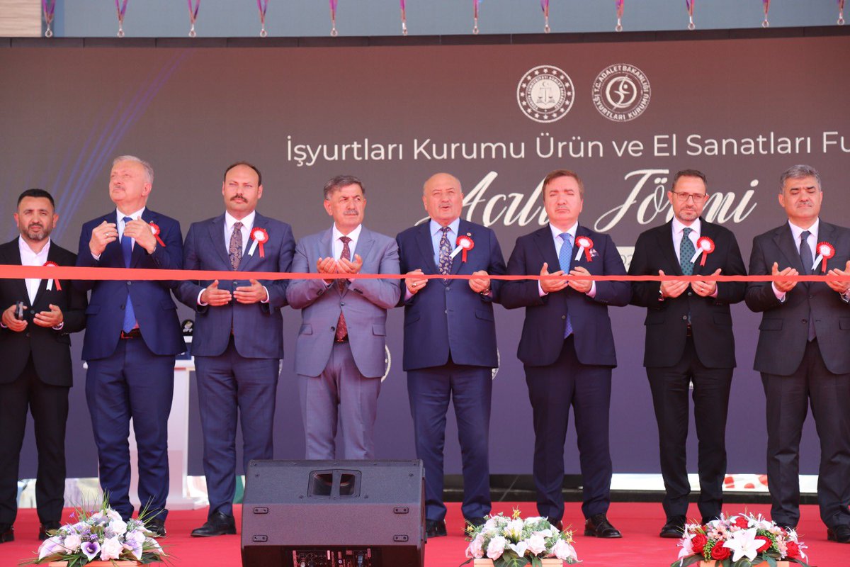 MhpErzincan24's tweet photo. İl Başkanımız Sn.Bilgehan Çağrı Özarslan, Adalet Bakan Yardımcısı Sn. Sedat Ayyıldız’ın, ilimizi ziyaretleri vesilesiyle; Valimiz Sn. Hamza Aydoğdu ve Belediye Başkanımız Sn Bekir Aksun’u ziyaretlerinin ardından, İşyurtları Ürün ve El Sanatları Fuarı’nın açılışına katılım sağladı https://t.co/a7beN4Pk83