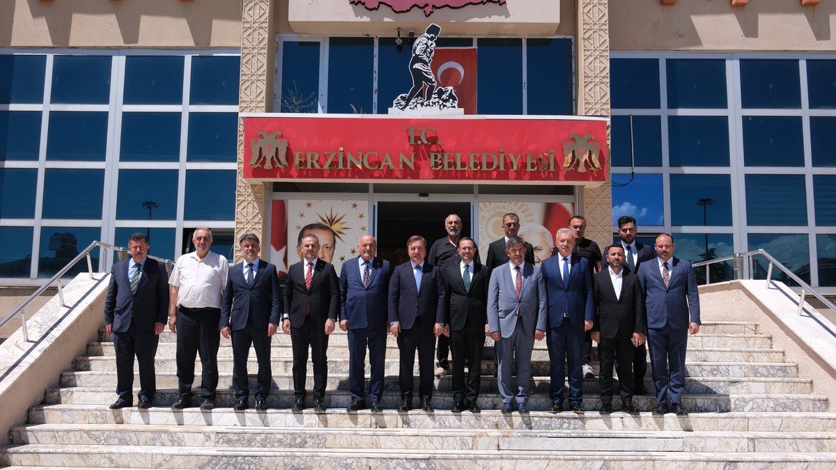 MhpErzincan24's tweet photo. İl Başkanımız Sn.Bilgehan Çağrı Özarslan, Adalet Bakan Yardımcısı Sn. Sedat Ayyıldız’ın, ilimizi ziyaretleri vesilesiyle; Valimiz Sn. Hamza Aydoğdu ve Belediye Başkanımız Sn Bekir Aksun’u ziyaretlerinin ardından, İşyurtları Ürün ve El Sanatları Fuarı’nın açılışına katılım sağladı https://t.co/a7beN4Pk83
