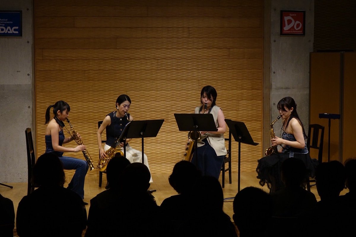PareroSQ's tweet photo. 🚩前半の様子📸

2026.6.9 “Regular Concert Vol.5”
@ Space Do

前半は、チラシと同じデニムの衣装でした👖✨

ステージ上にも、お客様の熱気が伝わってきました🔥

Photo by @kyo_hei_hei 

素敵なお写真ありがとうございました🥹 https://t.co/WlGyaw9bYM