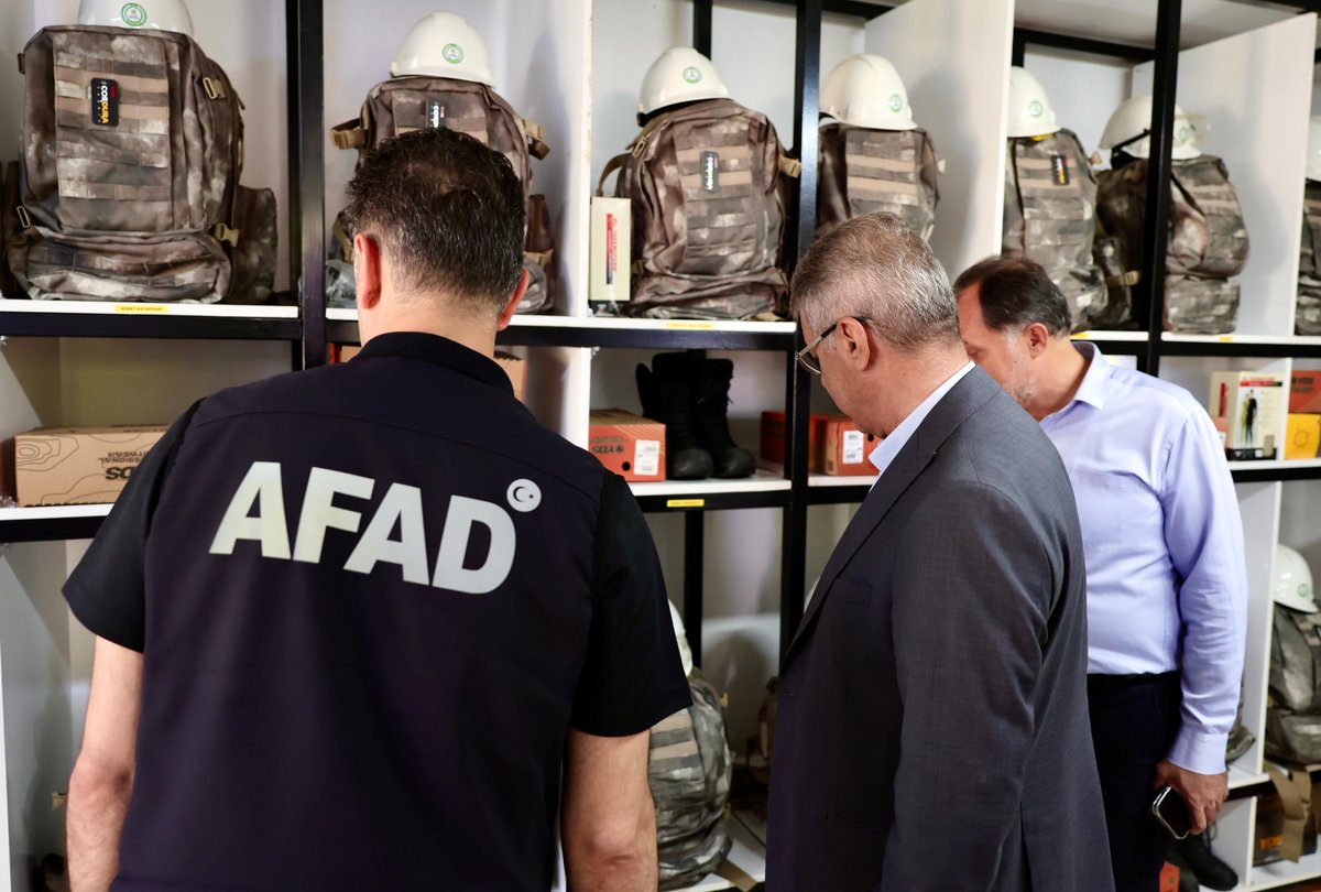 kayseri_seker's tweet photo. Kayseri AFAD İl Müdürü Sayın Rıfat Genç, Kayseri Şeker’i ziyaret ederek Arama Kurtarma Bölümünü yerinde inceledi.  

6 Şubat depremlerinde sahada önemli görevler üstlenen ekibimiz, afetlere hazırlık konusunda çalışmalarını kararlılıkla sürdürmektedir. https://t.co/bb4z1X95pK