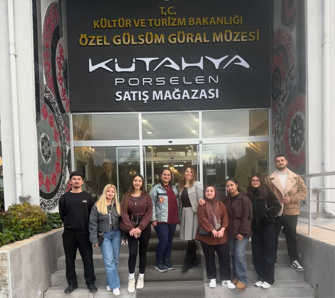 kamerdpu's tweet photo. Özel Gülsüm Güral Müzesi’ni ziyaret ettik.
Bu eşsiz arşivi ve müzeyi şehrimize kazandıran Sn.Gülsüm Güral Hanımefendi'ye, Sn.Nafi Güral Beyefendi'ye ve  Güral ailesine değerli katkılardan ötürü en içten teşekkürlerimizi sunuyoruz.
@universitemdpu 
@ngkutahyasrmk 
@kutahyaporselen https://t.co/3ak6jj3jHr