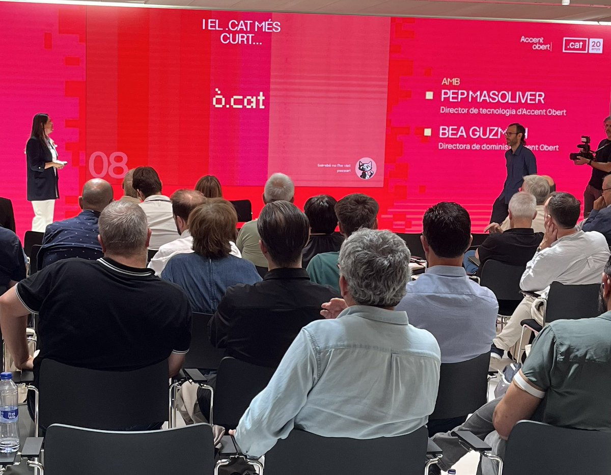 XavierAntich's tweet photo. Hem acompanyat @accentobert_ en la celebració dels 20 anys del .cat amb alguns dels pioners visionaris que ho van fer possible, després d’una dècada abans picant pedra. Van endevinar molt d’hora que la batalla pel .cat no era només la batalla per un domini d’internet sinó per guanyar la presència de la llengua i la identitat catalana en el món digital. 

La feinada feta durant dues dècades ha estat espectacular, i el que ara està fent Accent Obert és una de les més grans fortaleses de país que té la societat civil organitzada per assegurar que, també en el món digital, es pot viure plenament en català. 

Gràcies per tot el que heu fet i pel moltíssim que sabem que fareu!
