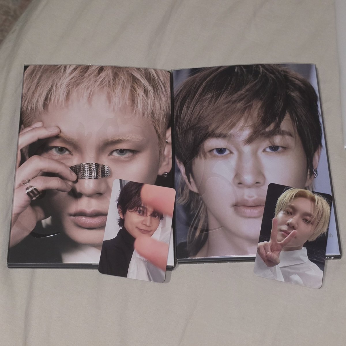 moonskiesun's tweet photo. i got minho in my key album and taemin in the jinki one shshsh. now needs the opposite pulls for my minho and taemin albums

#샤이니 https://t.co/KbNMQJjihA