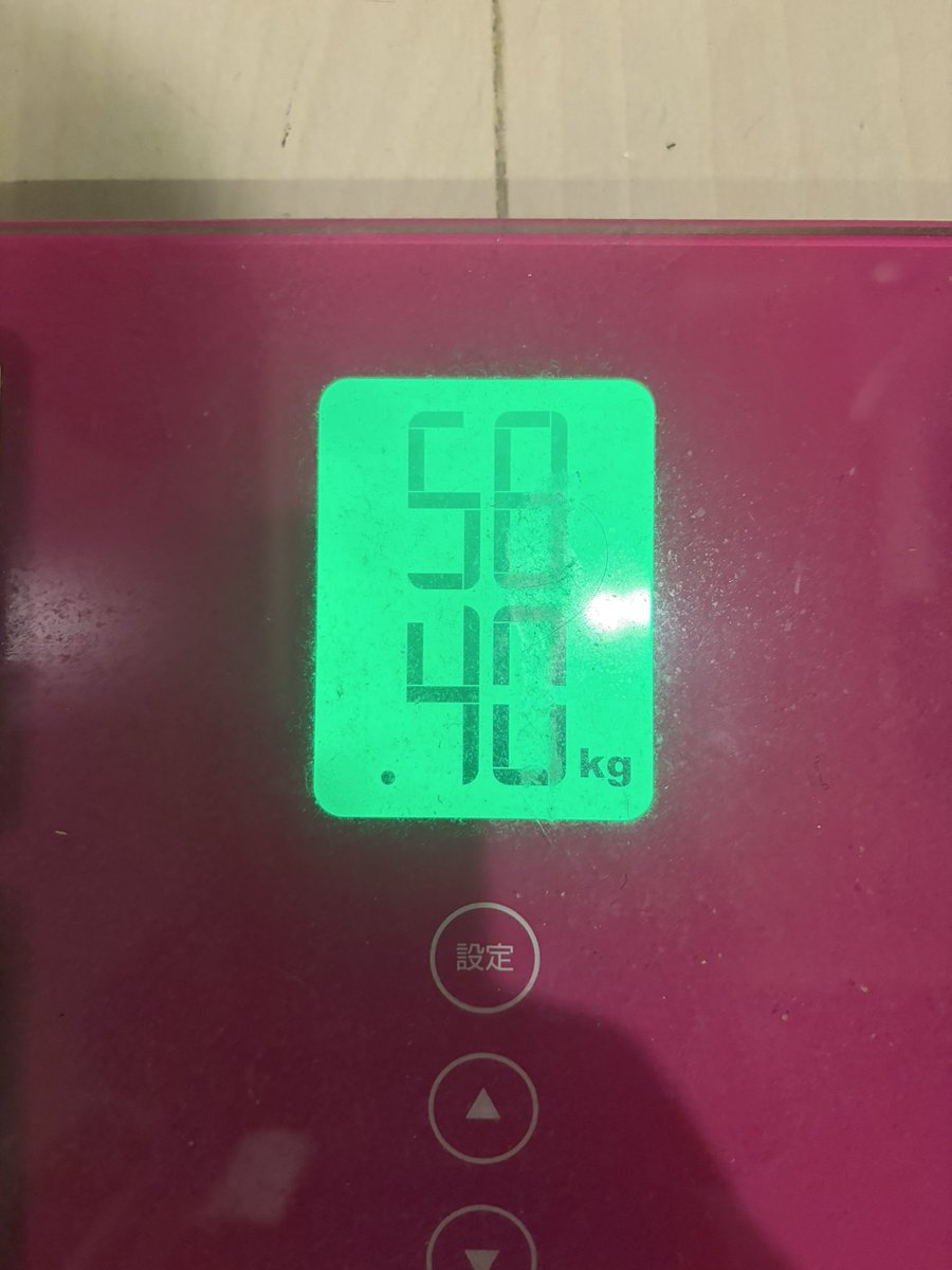 seIGa08's tweet photo. 最近体重何キロ？て聞かれることあって
62ぐらいですかねハハハとか言ってて
これ！
自分でもびっくり https://t.co/vRXRMuiYmJ