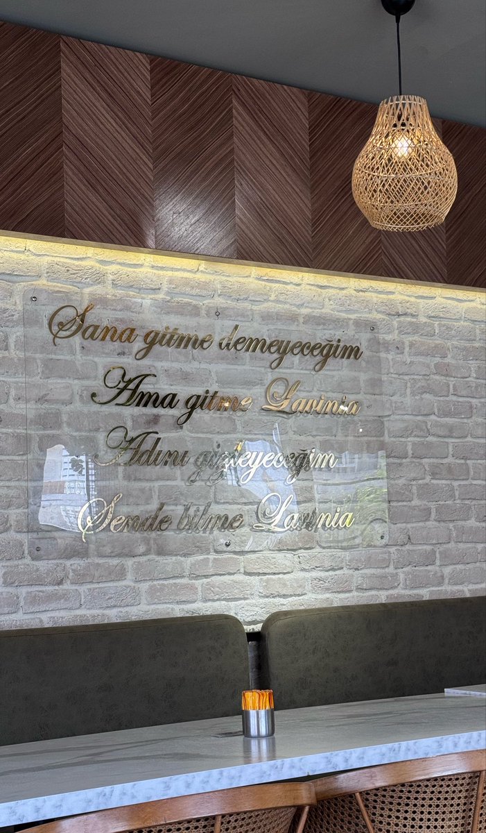 Humayy119's tweet photo. Günün en güzel saatleri bunlar
Yanımda kal...
Sana gitme demeyeceğim
Gene de sen bilirsin...
Yalanlar istiyorsan yalanlar söyleyeyim
Incinirsin...
Sana gitme demeyeceğim
Ama gitme Lavinia
Adını gizleyeceğim
Sen de bilme Lavinia... https://t.co/qLnGlwV39u