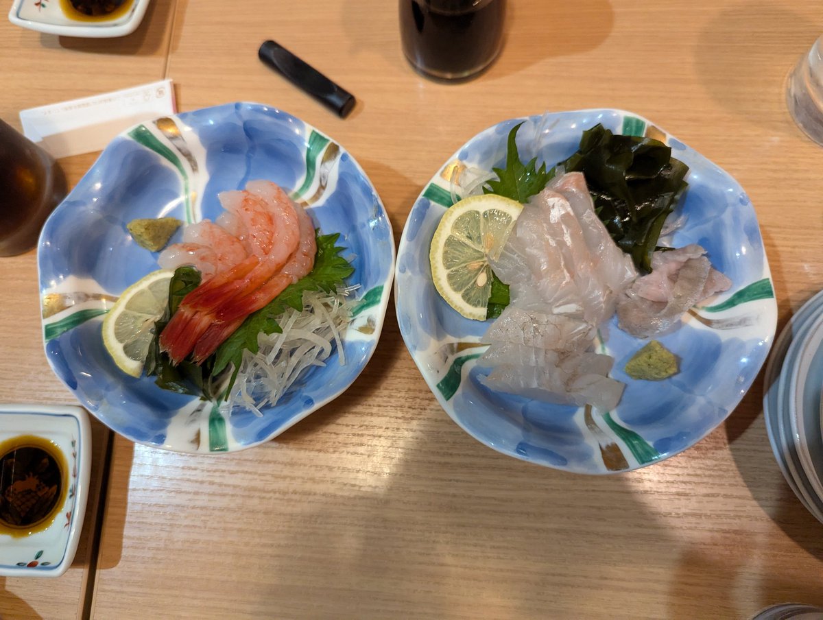 Saltanatla2's tweet photo. ラーメン前に打ち上げもしてました！
新潟の酒や魚、栃尾あげと新潟尽くしで美味しかった！ https://t.co/ysJwXdP5C4