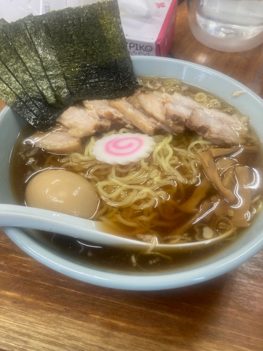 mjys45's tweet photo. 中華そば温故知新（船橋）。中華そば並850円+盛合せ250円+チャーシュー丼300円。
すごく薄味。これでレギュラー4種制覇したので次からは味噌に専念できる。 https://t.co/lc0poJw6GC