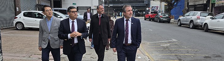 ProPymeChile's tweet photo. En el fortalecimiento de las Pymes del barrio Patronato está trabajando @Sercotec_Chile junto a los locatarios https://t.co/OhWJeCHF4l https://t.co/qDpRJAn4uE