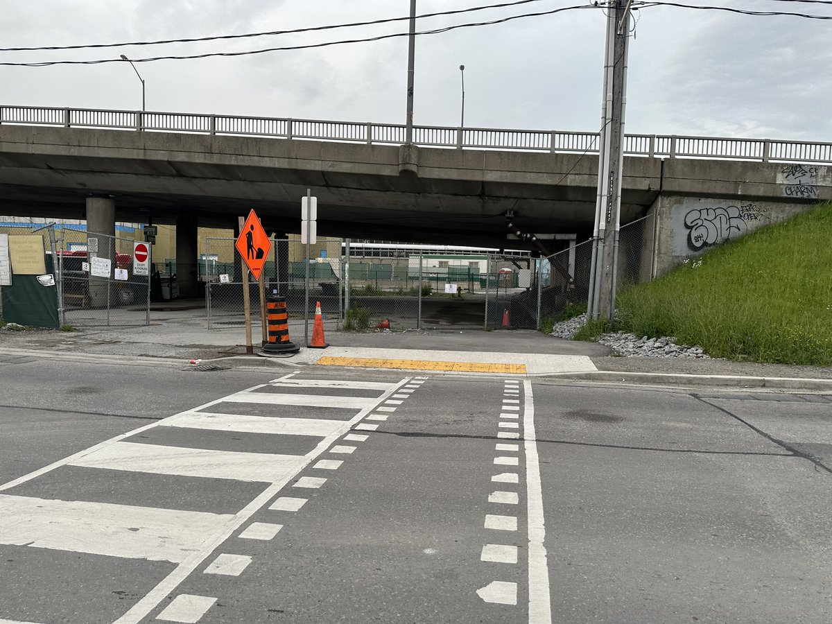 klb_86's tweet photo. with cars, buses and construction vehicles literally coming within inches  of me. How is that safe? Put back the fenced off area for pedestrians to walk under the bridge! It’s a simple solution that has been just fine for years. https://t.co/ZAKH5qG5Ia