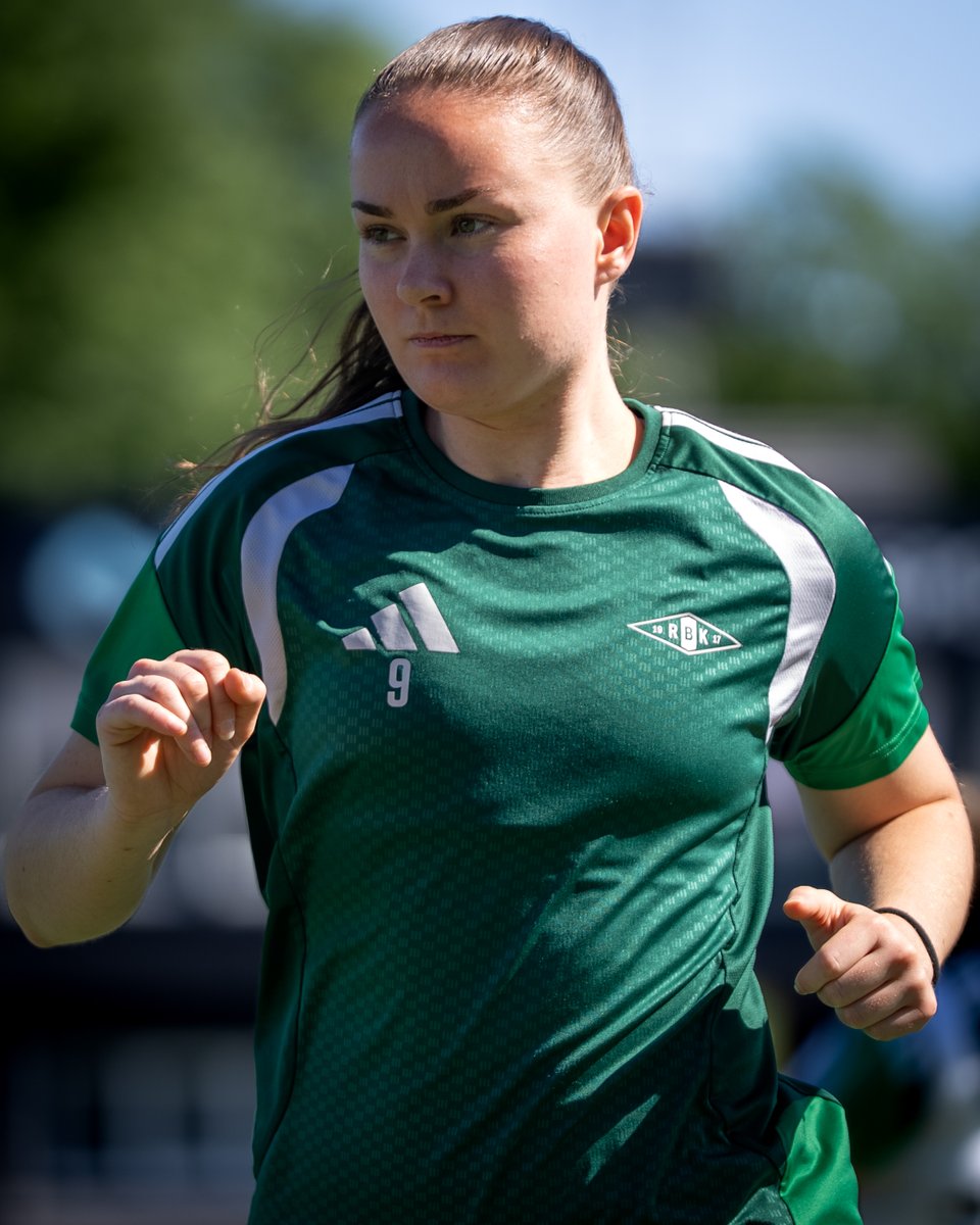 RBKfotball's tweet photo. Siste trening før avreise ✈️

Lørdag 13. juni er det kampdag borte mot Lyn. Kampstart klokken 13:30. 🖤🤍

Følg oppgjøret direkte på TV2 Play. https://t.co/uwiFgB5B50
