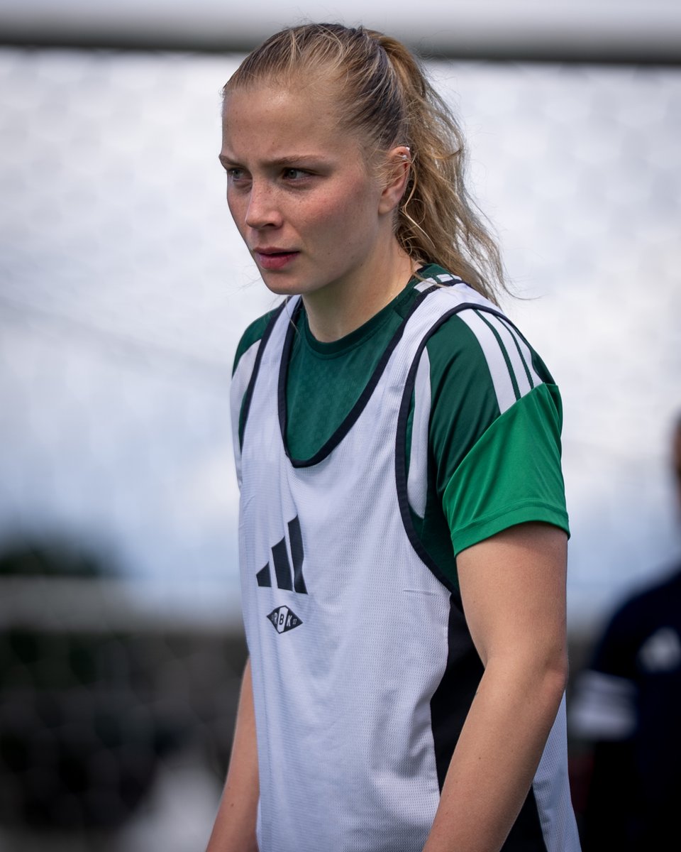RBKfotball's tweet photo. Siste trening før avreise ✈️

Lørdag 13. juni er det kampdag borte mot Lyn. Kampstart klokken 13:30. 🖤🤍

Følg oppgjøret direkte på TV2 Play. https://t.co/uwiFgB5B50