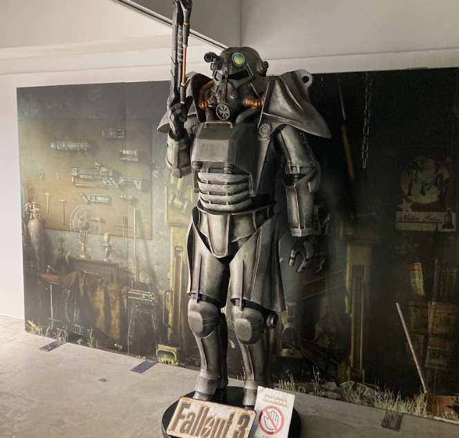 Vault76info's tweet photo. 【宣伝】
「Fallout Collection」名古屋PARCO 西館6Fにて開催中！
西のVault居住者の方は、土日に足を運んでみてはいかがでしょう。
会場のお写真をいただいたので改めて宣伝しています。
T45パワーアーマーとの記念撮影も可能！
オブリビオンゲートなどのエルダースクロールズグッズもあります！ https://t.co/GfiZmA5aNS