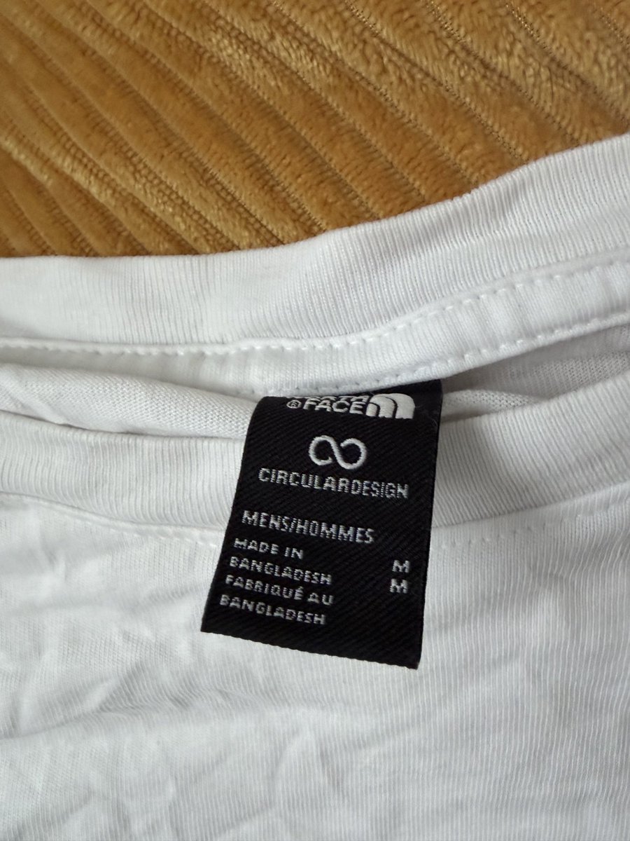fluffed77's tweet photo. At this point it’s just really annoying , washed as per washing instructions ( I have lots of northface items ) This  is the second t shirt &amp; a coat that it’s happend to !! The worst part is this, is only2weeks old!! @thenorthface https://t.co/vTyYxMh75T