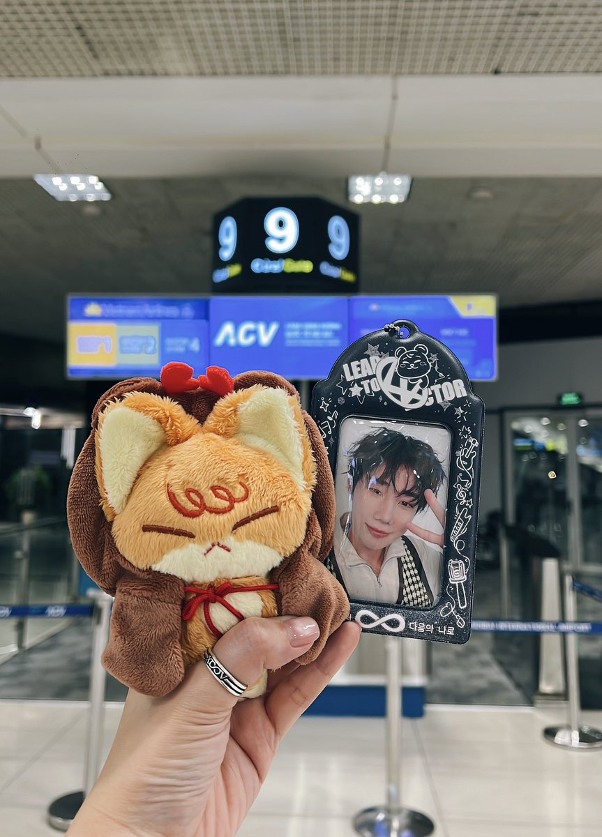 lian189's tweet photo. 같은 베트남인데도 형아 만나러 비행기 타고 가야하는 뀨찌랑 규여우 😆
좀만 기다려요 곧 달려 갑니당!!!!🏃🏻‍♀️‍➡️🏃🏻‍♀️‍➡️ https://t.co/s8CClkqS5e