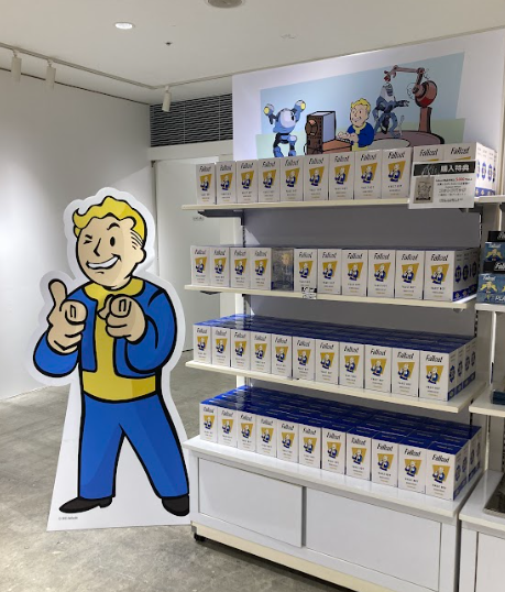 Vault76info's tweet photo. 【宣伝】
「Fallout Collection」名古屋PARCO 西館6Fにて開催中！
西のVault居住者の方は、土日に足を運んでみてはいかがでしょう。
会場のお写真をいただいたので改めて宣伝しています。
T45パワーアーマーとの記念撮影も可能！
オブリビオンゲートなどのエルダースクロールズグッズもあります！ https://t.co/GfiZmA5aNS