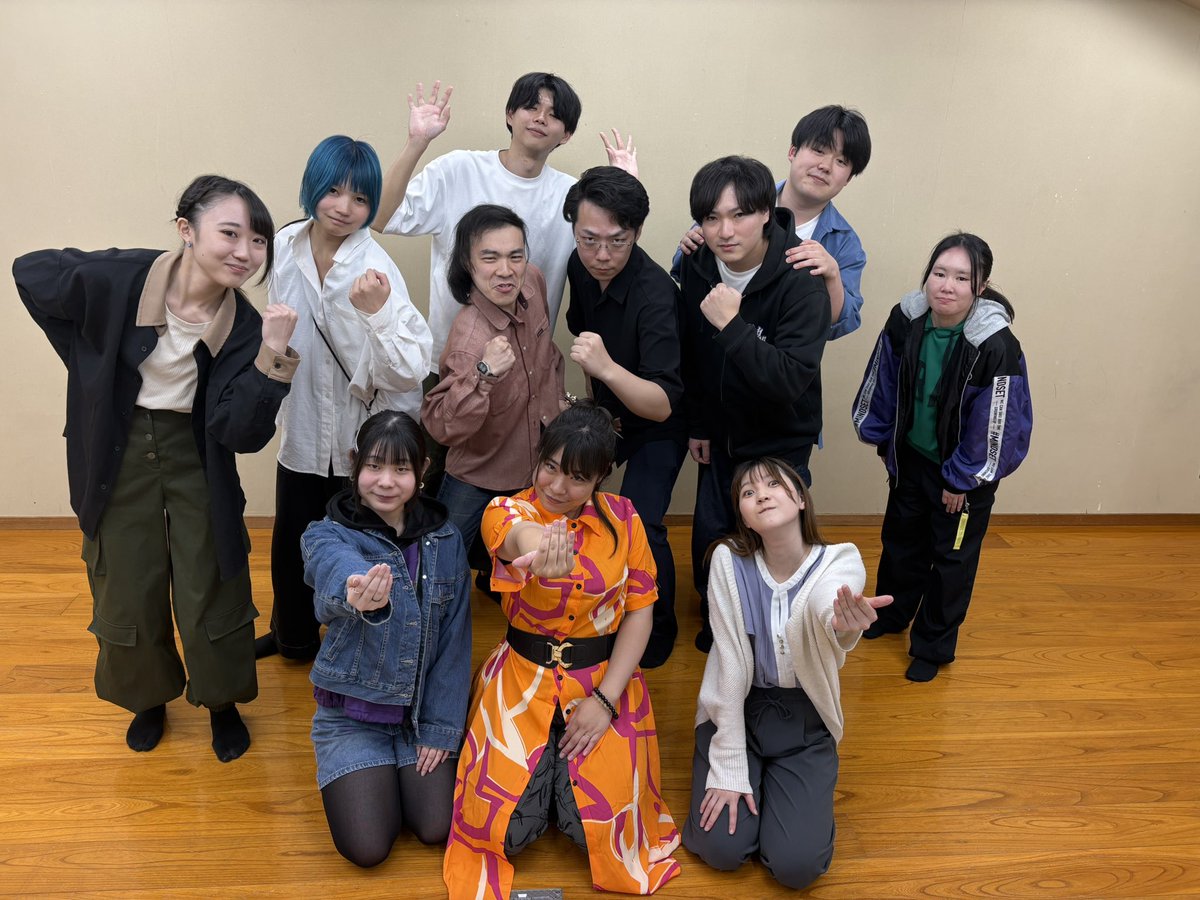 nanasi_create's tweet photo. 【稽古報告】
音響スタッフさんを加えて稽古♫
今回はＳＥやBGMも今までよりもパワーアップ‼️

小さなこだわりですが、積み重ねて大きな変化へと繋げていきます♫

#ブラロ
#七七四 https://t.co/nNY9mrlddw
