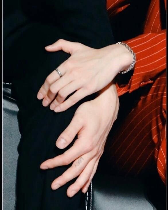 tomoonandbaek's tweet photo. อันนี้มือ                                          อันนี้ฝีมือ https://t.co/g8NMra3UeC