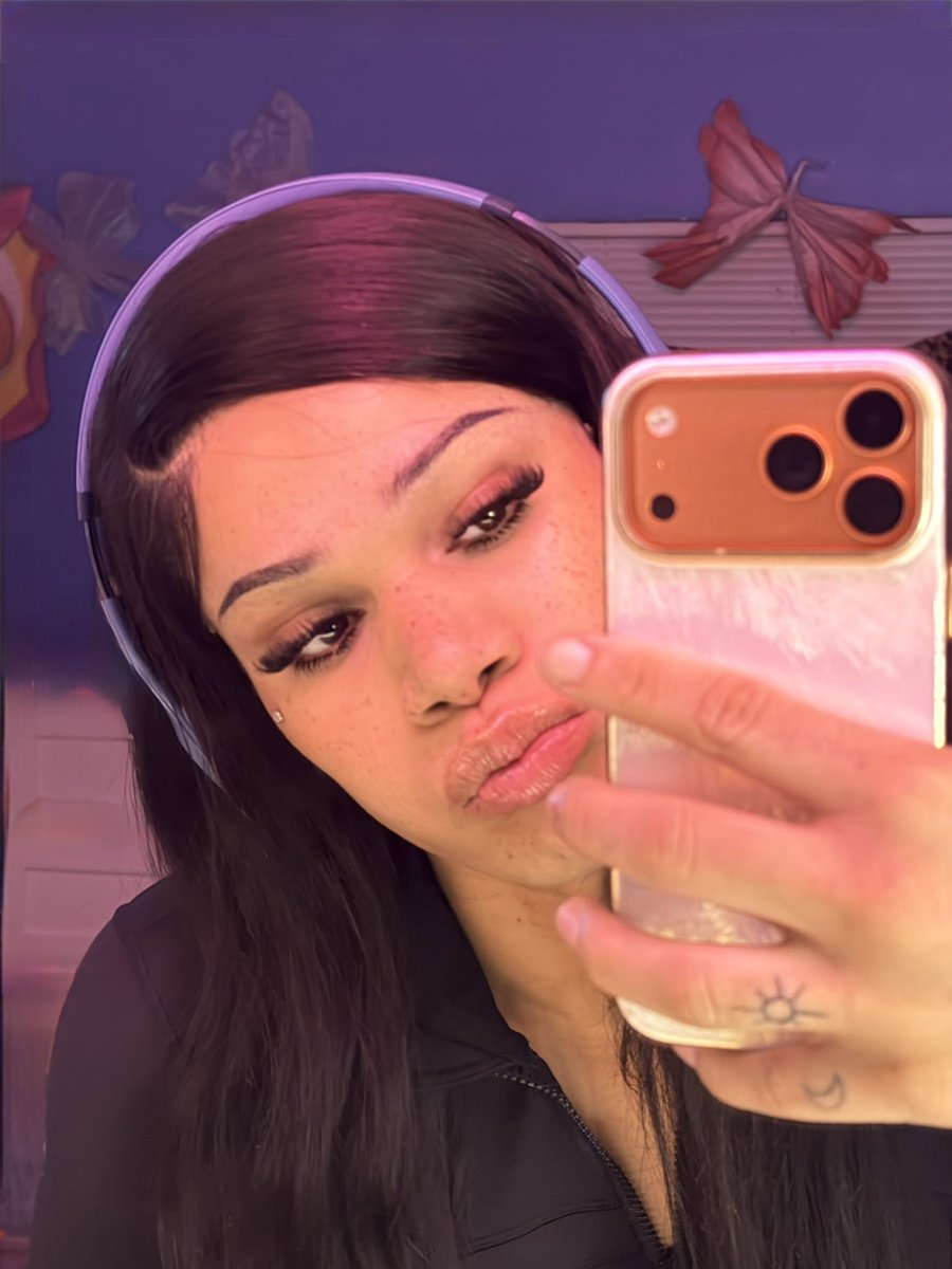 Lani Lo 🦇 tweet media
