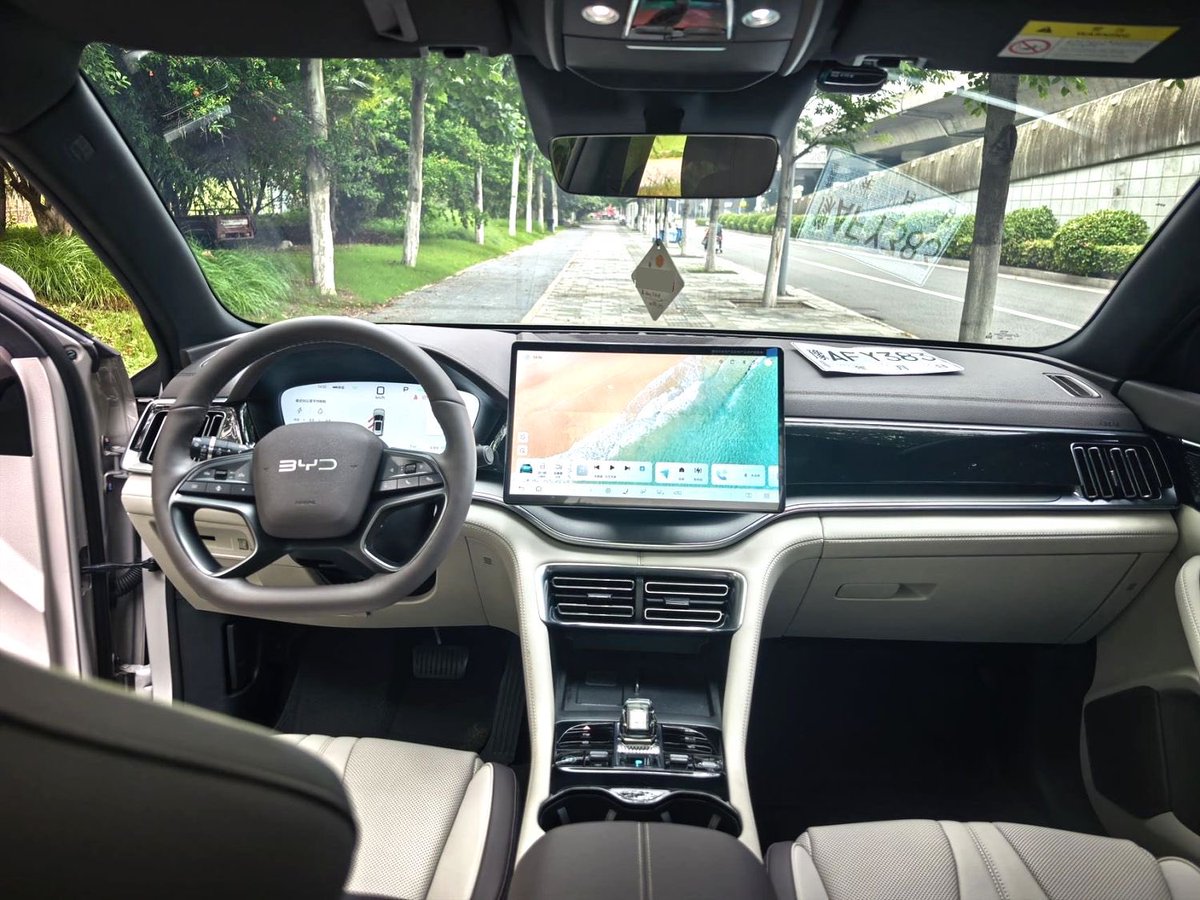 kings_autoso's tweet photo. ⚡ 2025 BYD Song PLUS DM-i Honour Edition

🚚 Estimated Doorstep: ₦47.1M

✅ 112KM Electric Range
✅ 1.5L DM-i Hybrid System
✅ Premium Interior
✅ Large Touchscreen
✅ Advanced Safety Features
✅ Exceptional Fuel Economy

Direct from China 🇨🇳

DM for videos, specifications and ordering details.
