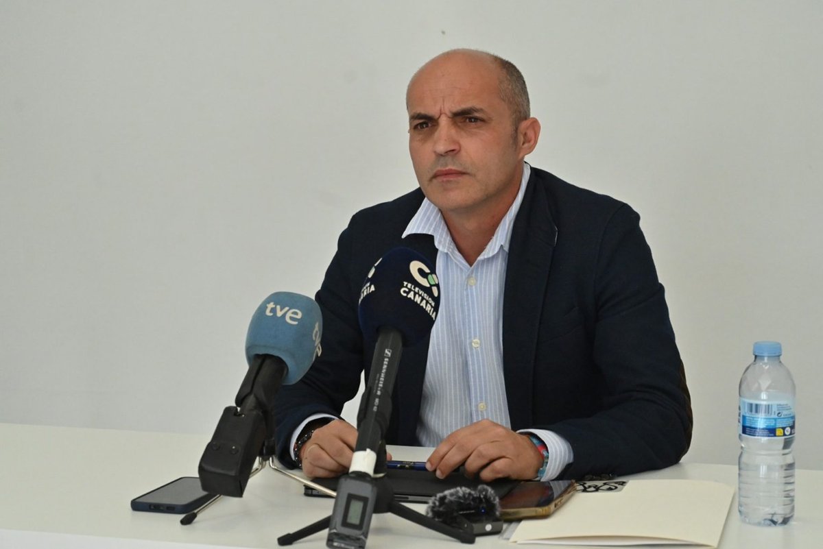 hierrobimbache's tweet photo. ASAMBLEA HERREÑA PROPONE QUE EL TRANSPORTE SANITARIO PASE A SER DE GESTIÓN PÚBLICA Y QUE SUS TRABAJADORES SE INCORPOREN CON LAS MISMAS CONDICIONES LABORALES - El Hierro Bimbache https://t.co/W48P8QfY3i https://t.co/9lZcjKR52U