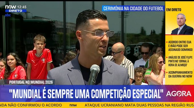 AntonioCunha79's tweet photo. Num país que ia ao mundial de 20 em 20 anos, Cristiano foi a diferença. Nem Figo, nem Paulo Sousa nem Vitor Baia conseguiram elevar Portugal ao patamar máximo do Futebol Mundial.
Foi um puto da Madeira, que com 41 anos continua a ser o capitão indiscutível da seleção nacional.
Respeitem o Goat e apoiem a seleção, até porque não há jogador com a mesma qualidade.
APOIEM A SELEÇÃO !