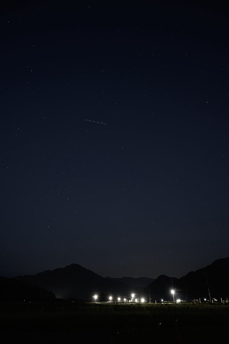 kunsei78's tweet photo. 田舎の空

なんにも特別じゃない。
ただちょっと外に出て顔を上げると広がっている景色。

スマホばっか見てたらこの星空は拝めないね。

#星空
#田舎
#風景写真
#Nikon https://t.co/RK9zfVhqbF