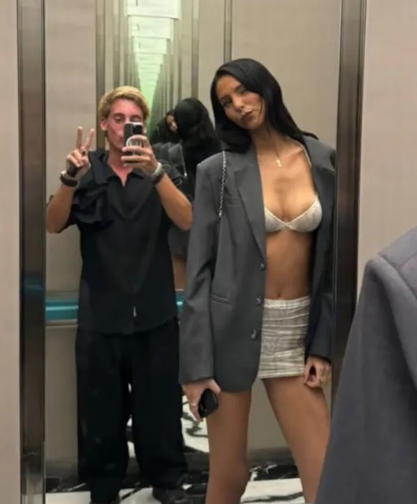 Ricdelsur's tweet photo. Le dieron una trompada a la hija de Marcelo Tinelli.

En una pelea en el boliche JET de Costanera , su ex pareja Bautista Cuiña le habría dado una piña en el rostro por lo que llamaron al SAME.

En ese primer momento de shock, Juana Tinelli rechazó la atención médica en el lugar y prefirió retirarse con sus amigos y su chofer particular directamente a una comisaría de la zona para realizar la denuncia penal.

Debido al hecho, las autoridades judiciales ya le asignaron a Juana Tinelli una consigna policial permanente en su domicilio para garantizar su seguridad.🤌