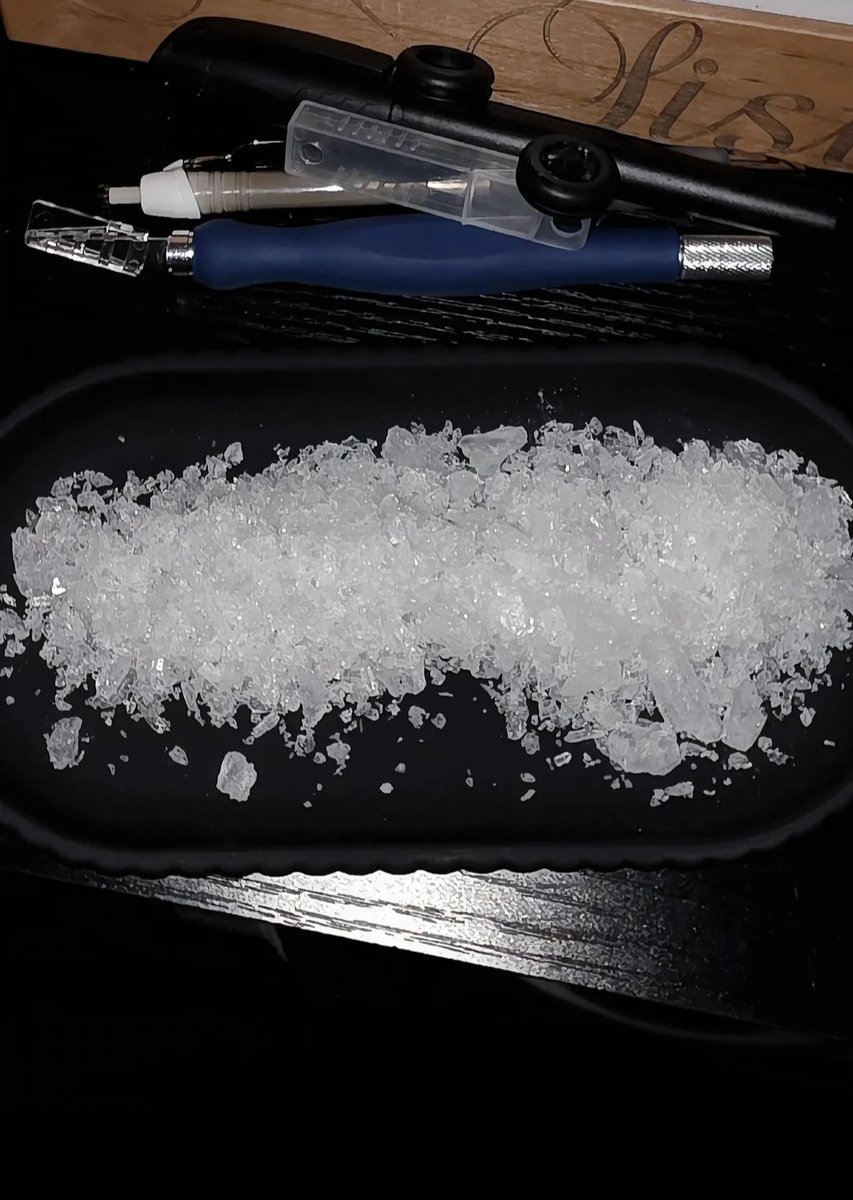 Tracygzyw's tweet photo. Cleanest meth I've seen in my whole life 😳 #drugtwt https://t.co/GwoyBL8Zsq