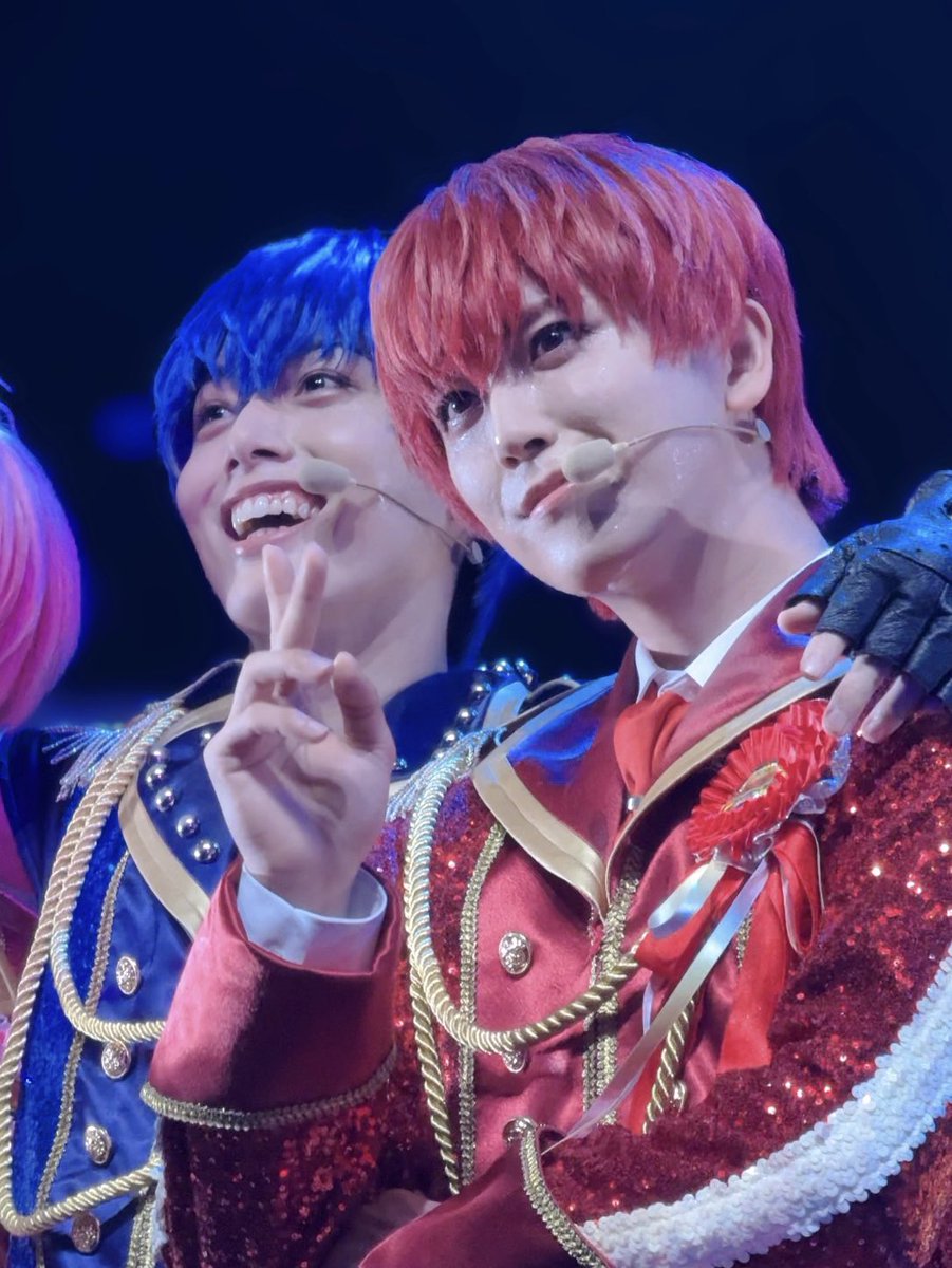yu_graceful's tweet photo. 松ステでまた2人が並んでるところ見られて嬉しいよ〜😭
大好き大好き❤️💙

F6おそ松役 / 草地稜之さん( @RyononK )
F6カラ松役 / 中本大賀さん(@Taiga08270217 ) https://t.co/MGhOL7gt6U