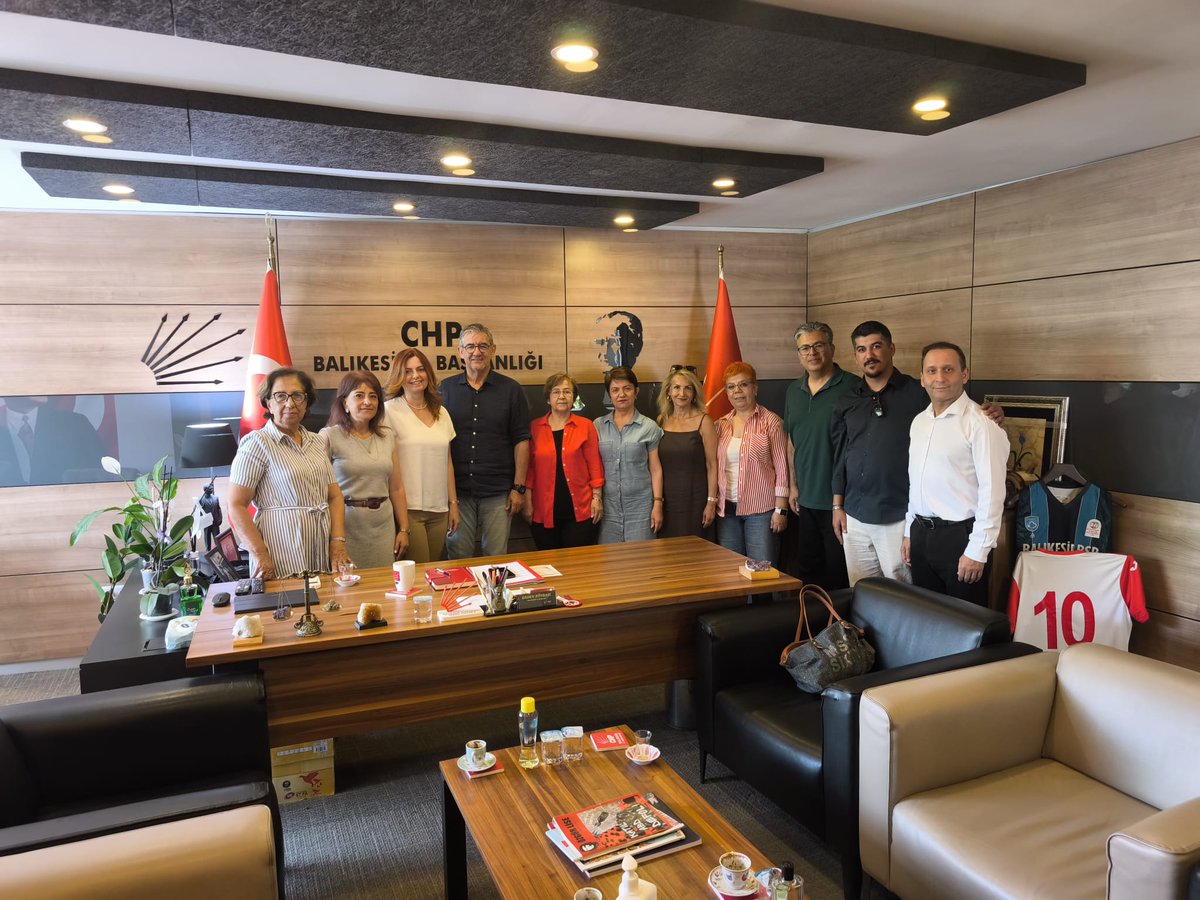 balikesiryeni's tweet photo. Parti üyemiz Seval Bozkurt ve arkadaşları, İl Başkanlığımızı ziyaret etti. 

Nazik ziyaretleri için kendilerine teşekkür ederiz. https://t.co/oIDs0kQCBV