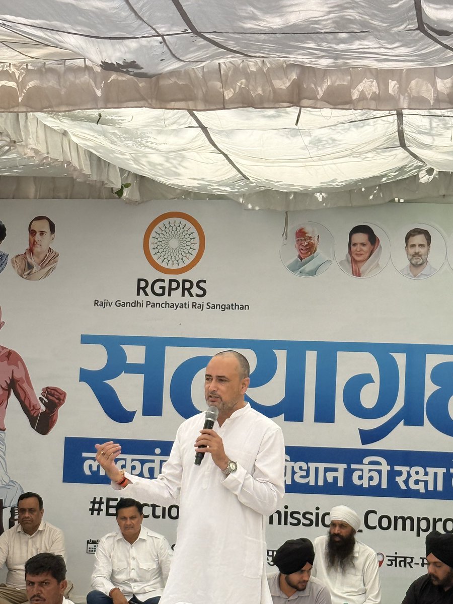 sitaramlamba's tweet photo. सुश्री मीनाक्षी नटराजन जी के राज्यसभा नामांकन को ग़लत तरीक़े से रद्द किए जाने के विरोध में जंतर मंतर नई दिल्ली में आयोजित “सत्याग्रह” में देश के विभिन्न राज्यों से आए सर्वोदय विचार के साथियों के साथ संघर्ष में हिस्सेदारी की ! https://t.co/0BKvmOtqCB