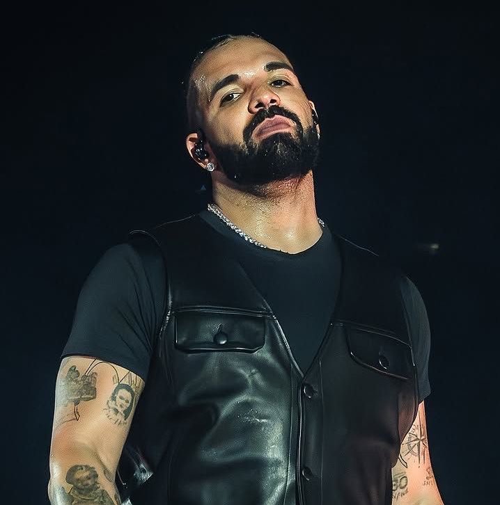 SiteDrakeBrasil's tweet photo. Drake foi o artista mais escutado do Spotify Global pelo 28° dia consecutivo 🌎🔥 https://t.co/1CfalSgu1l