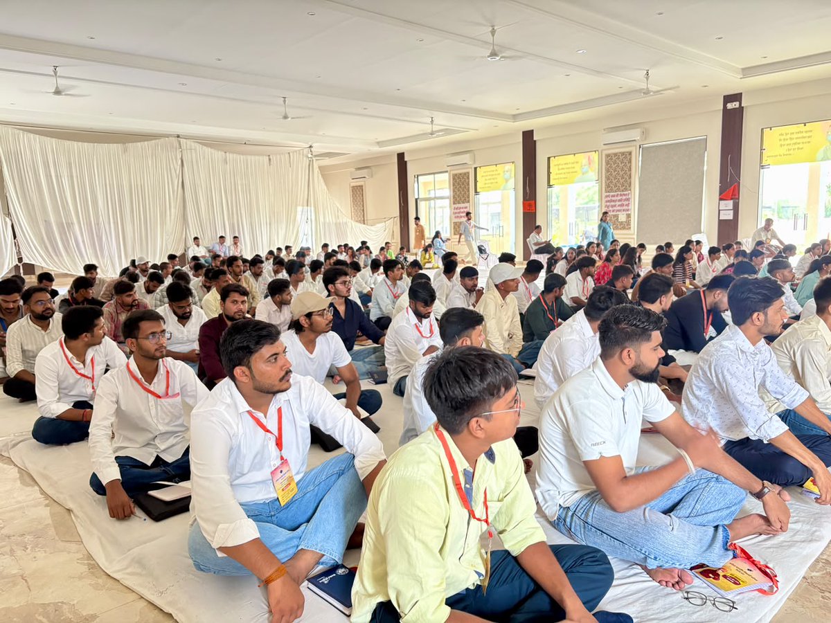 abvpchittor's tweet photo. प्रान्त अभ्यास वर्ग के चतुर्थ दिवस के सत्र क्रमांक 13 में "अखिल भारतीय कार्यक्रम पृष्ठभूमि एवं प्रभावी योजना'' विषय पर प्रान्त संगठन मंत्री श्री @VirendraSinghHV ने कार्यकर्ताओं को संबोधित किया।

#abvpchittorprant https://t.co/bdKd1bB2ka