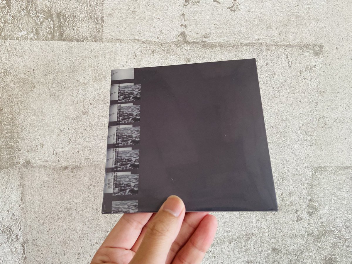 holiday_distro's tweet photo. 【速報です！！】

Blume popoの過去作再発！
2作品ばっちり入荷しています！@Blume_popo 
ホリレコ超人気アーティストだぞ。

Blume popo /　海と毒薬
¥1,500 税込
👇
https://t.co/of57zD1SO4

Blume popo 『黙示録』
¥1,500 税込
👇
https://t.co/67NRfyCoPU https://t.co/F752h8LeWd