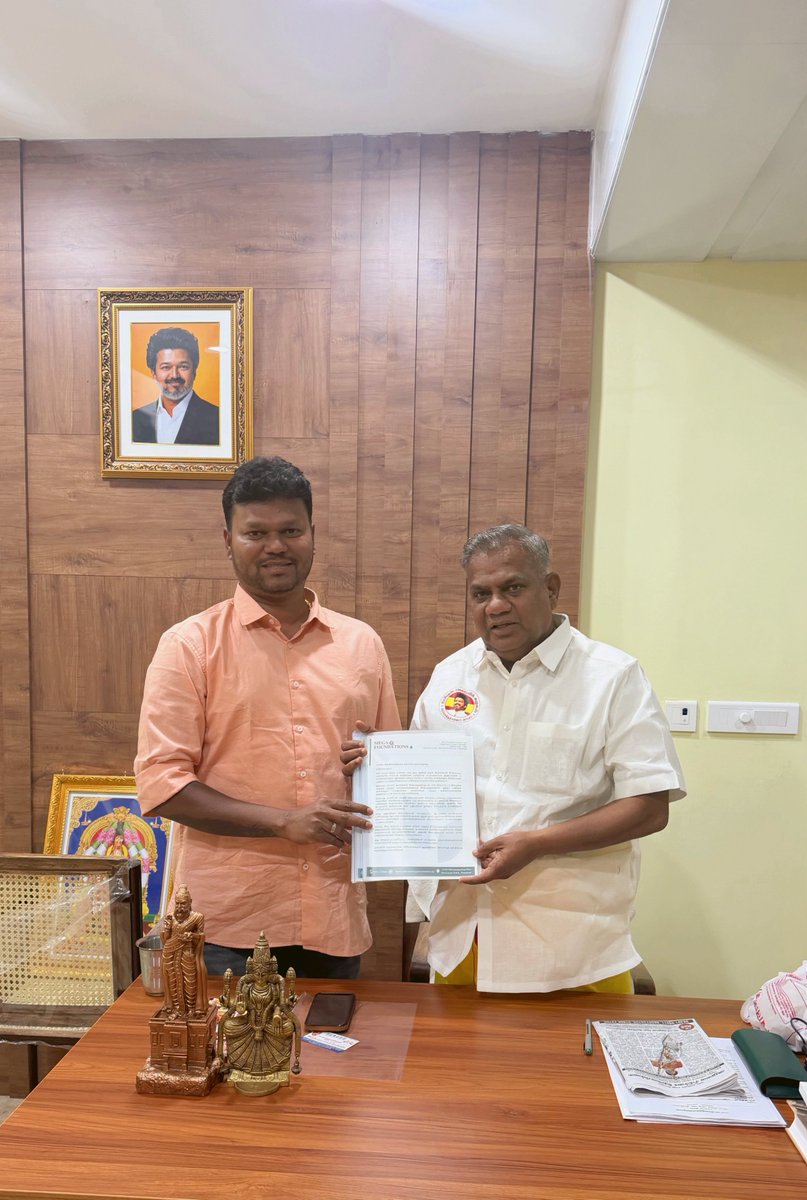 being_nimal's tweet photo. மாண்புமிகு தமிழ்நாடு நீர்வளத்துறை அமைச்சர் @BussyAnand அவர்களை இன்று நேரில் சந்தித்து நீர்நிலைகள் சீரமைக்கும் பணிகளில் நமக்கு இருக்கும் இடையூறுகளையும் நமக்கு என்னென்ன தேவை என்பதையும் குறித்தும் வண்டல் மண் எடுக்கும் விஷயத்தை எப்படி சீராக்க வேண்டும்  என்பது குறித்தும் பல கோரிக்கைகளை முன் வைத்தோம். அனைத்திற்குமான தீர்வுகள் உடனே கிடைக்கும் என்று உறுதியளித்தார். 

அதே நேரத்தில் நமக்காக ஒரு அதிகாரியை நியமித்து, அவர் மூலம் அனைத்திற்குமான தீர்வுகள் உடனுக்குடன் கிடைக்க வழிவகைகள் செய்துள்ளார். நல்லது நடக்கும் என்று உறுதியளித்த மாண்புமிகு தமிழ்நாடு நீர்வளத்துறை அமைச்சர் N. ஆனந்த் அவர்களுக்கு நன்றிகளை தெரிவித்துக் கொள்கிறேன்🙏🏾🙏🏾🙏🏾🙏🏾🙏🏾

@TVKVijayHQ