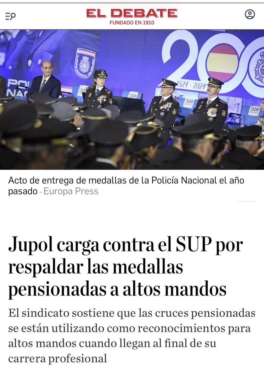 JupolNacional's tweet photo. Ayer asistimos a un juicio que dejó una imagen bochornosa.

Una organización sindical (SUP) defendió, a través de su letrada, que cuatro comisarios mantengan sus medallas de plata pensionadas, entre ellos el asesor del exDAO. Mientras tanto, miles de policías que se juegan la vida cada día en la calle no reciben ningún reconocimiento.

Una vez más, se alinearon con la Administración. Los policías nacionales tienen derecho a saber quién defiende realmente sus intereses.

Lo cuenta @eldebate_com en su noticia: “Jupol carga contra el SUP por respaldar las medallas pensionadas a altos mandos”
“El sindicato sostiene que las medallas pensionadas se están utilizando como reconocimientos para altos mandos cuando llegan al final de su carrera profesional”

🌐Enlace: https://t.co/UD1jJ1Pf9G