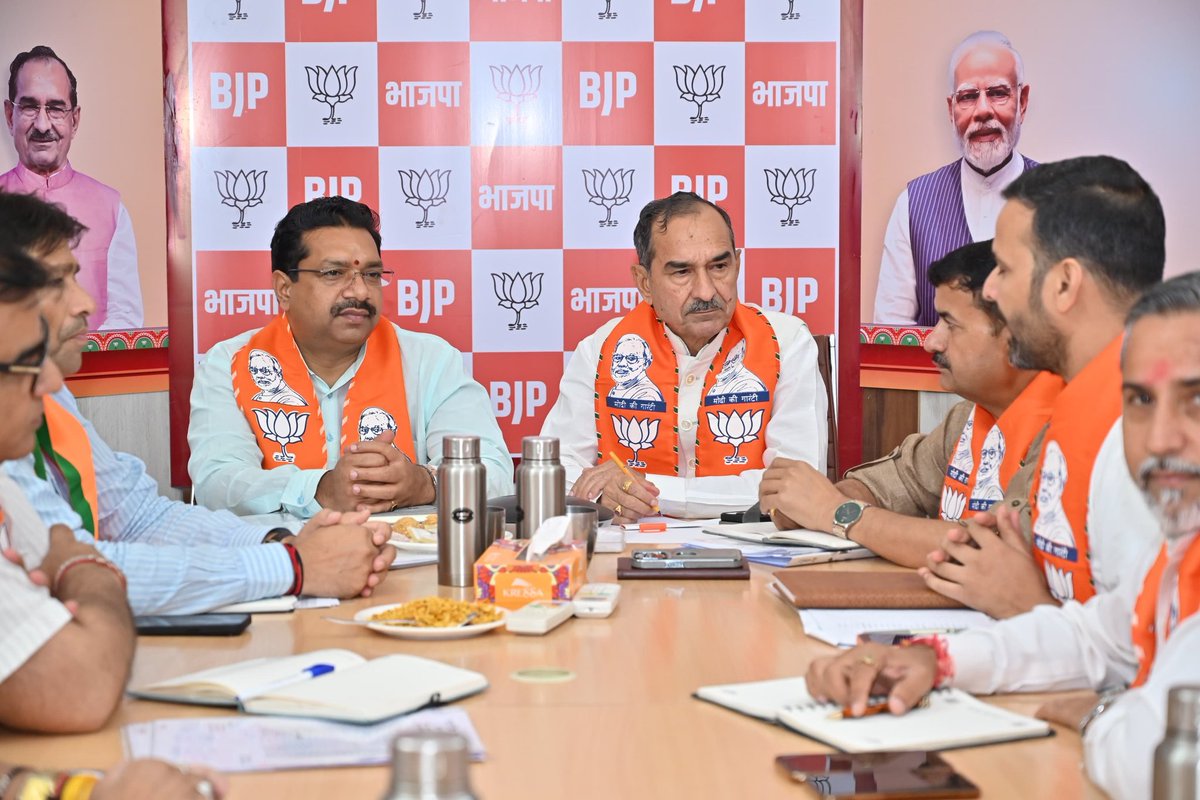 ajaeybjp's tweet photo. आज प्रदेश भाजपा कार्यालय, जयपुर में माननीय प्रदेश अध्यक्ष श्री @madanrrathore जी की उपस्थिति में संभाग प्रभारियों के साथ विभिन्न संगठनात्मक विषयों को लेकर बैठक की।

@BJP4Rajasthan https://t.co/LEz8lCl4v2