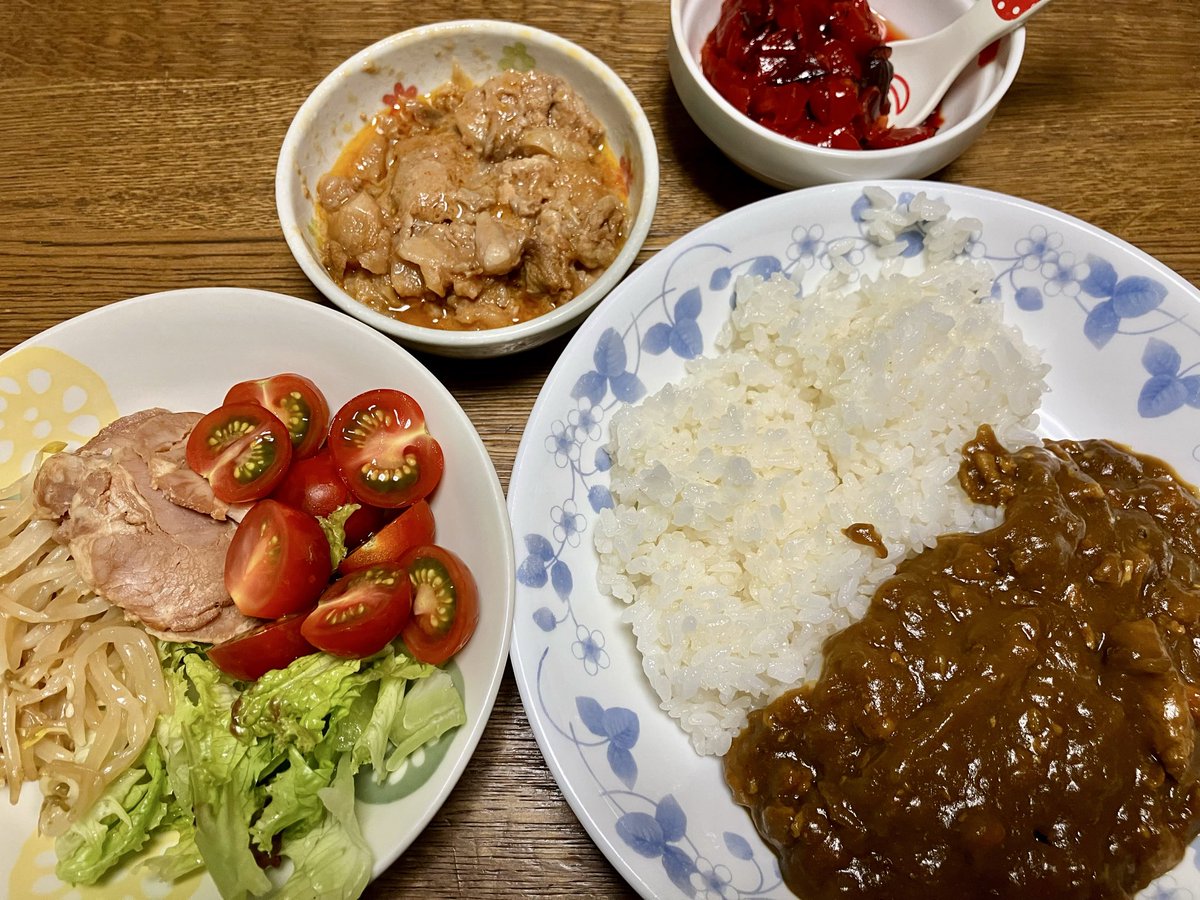 LearningBoar's tweet photo. 息子塾で自習頑張りました
過去一頑張ったと言ってました🤭
なんとか結果に結びついて欲しいです

ということで好物のカレー！しっかり食べてくれました、ありがとう😊 https://t.co/pyEcGWB1rD