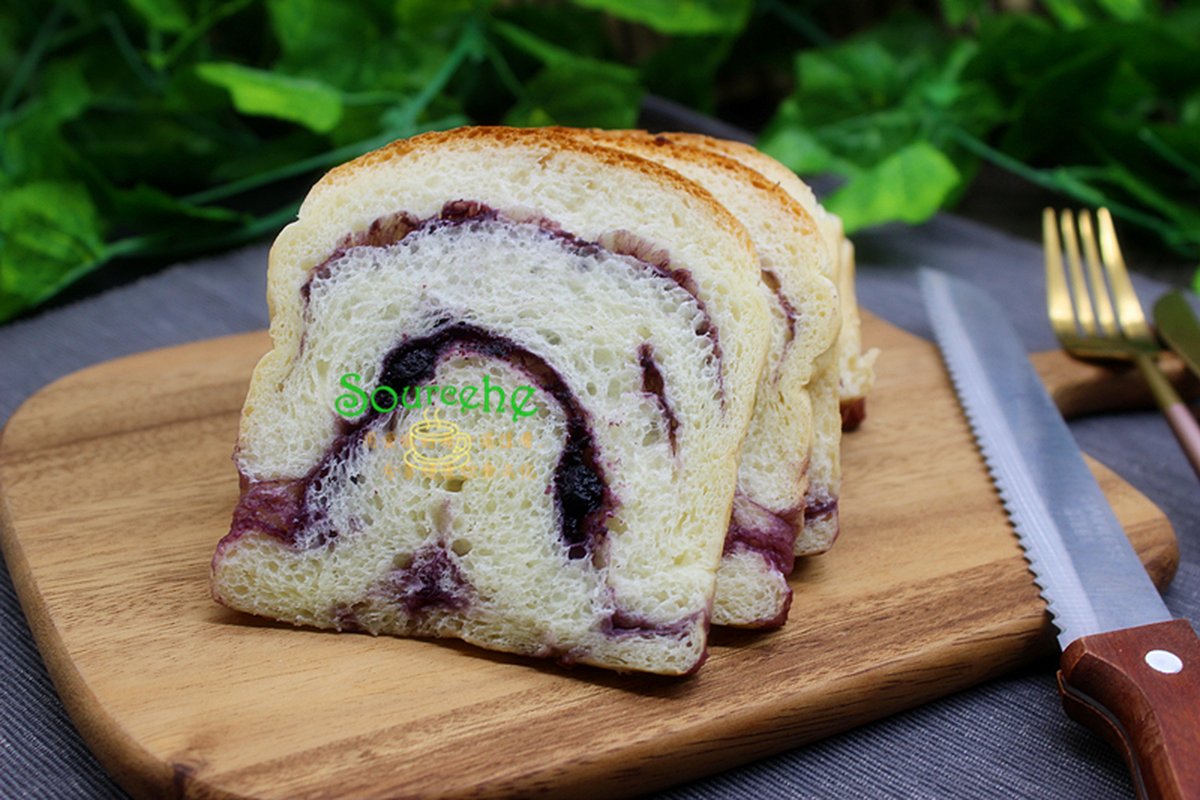 makayla_88's tweet photo. This seasonal wild blueberry jam is a game-changer! No added sugar, bright berry flavor, perfect on toast or yogurt  #FoodFind https://t.co/hnsb9bGTnz