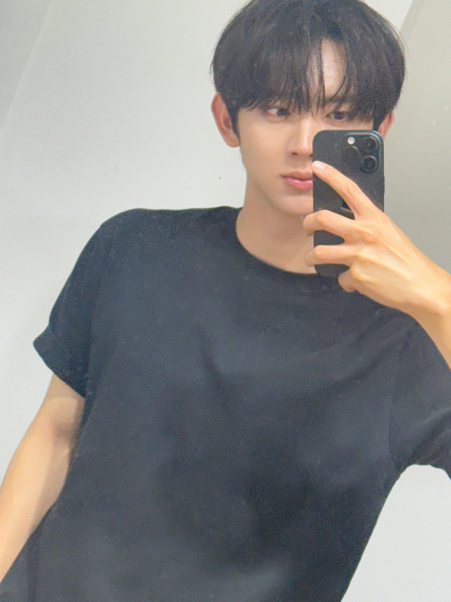 eonbbl's tweet photo. 260612 • 22.24 KST 📩🐿️

📸
📸
📸
📸
💬 fansign done! i'm going to practice*

—
*in a cute tone https://t.co/ndAXEvAG4M