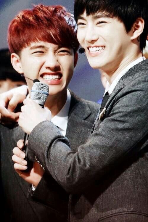 someonelovesu_o's tweet photo. 동생 옆에서 표정 14년째 똑같은 남자 https://t.co/GRfPuLAckk