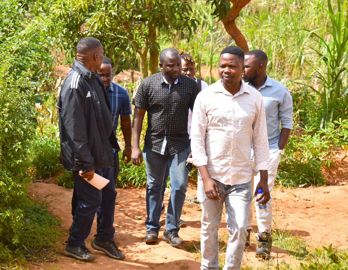 HFHMalawi's tweet photo. Under the @HomeEquals project, @HFHMalawi, in partnership with Mzuzu City Council and @mzunionline, conducted a familiarization tour focused on assessing:

✅ Baseline insights on housing structures, drainage, and sanitation gaps
✅ First-hand observation of settlement patterns & environmental challenges
✅ Direct integration of community perspectives into technical design

Through #HomeEquals, Habitat Malawi continues to promote community-led advocacy alongside professional land use planning, supporting the upgrading and integration of informal settlements into Mzuzu’s urban development agenda.