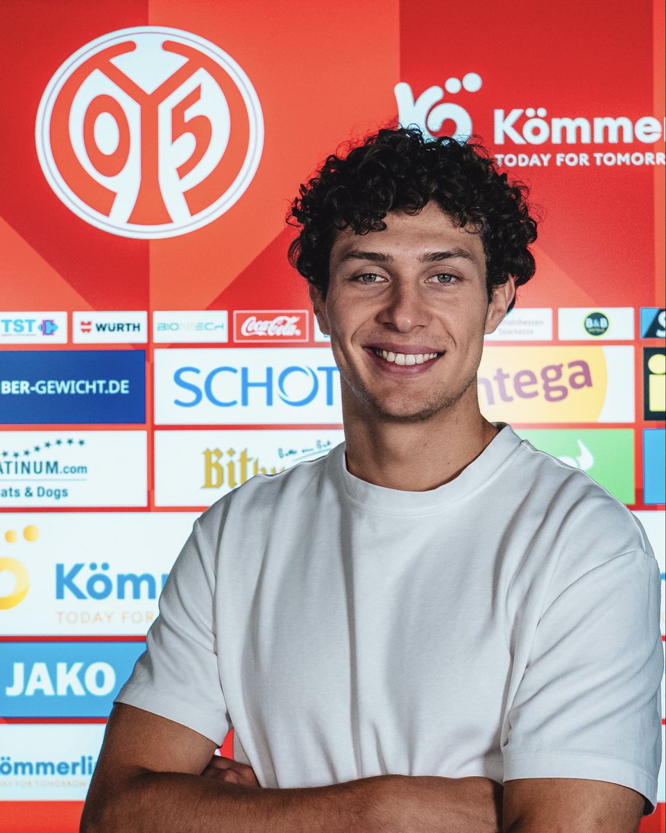 1FSVMainz05's tweet photo. FABIO GRUBER WIRD MAINZER 🤝

23-jähriger Innenverteidiger und peruanischer Nationalspieler kommt vom 1. FC Nürnberg an den Bruchweg

Zur Meldung 👉 https://t.co/a8m32BLbBs

#Mainz05 https://t.co/byD1cr5fqH