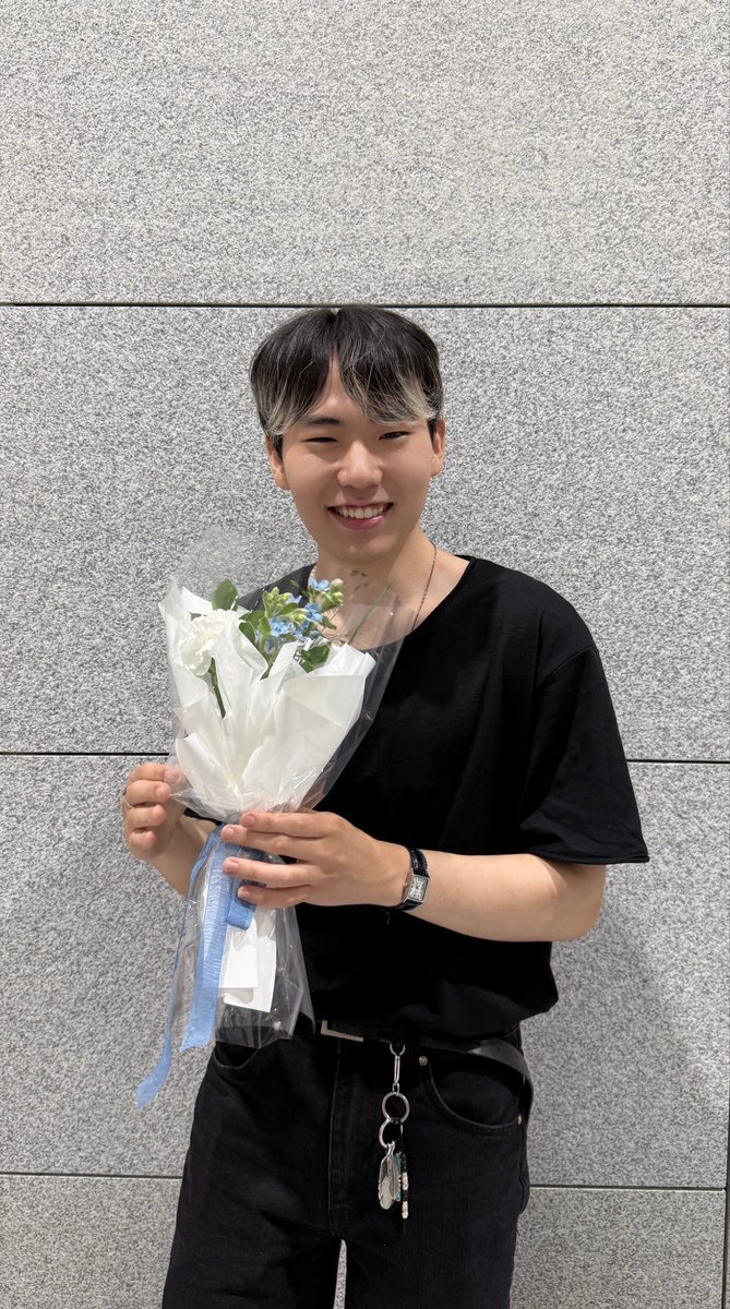 nus___thgindim's tweet photo. 제가참좋아하는분이있는데말입니다… https://t.co/Nt37rrIXV5