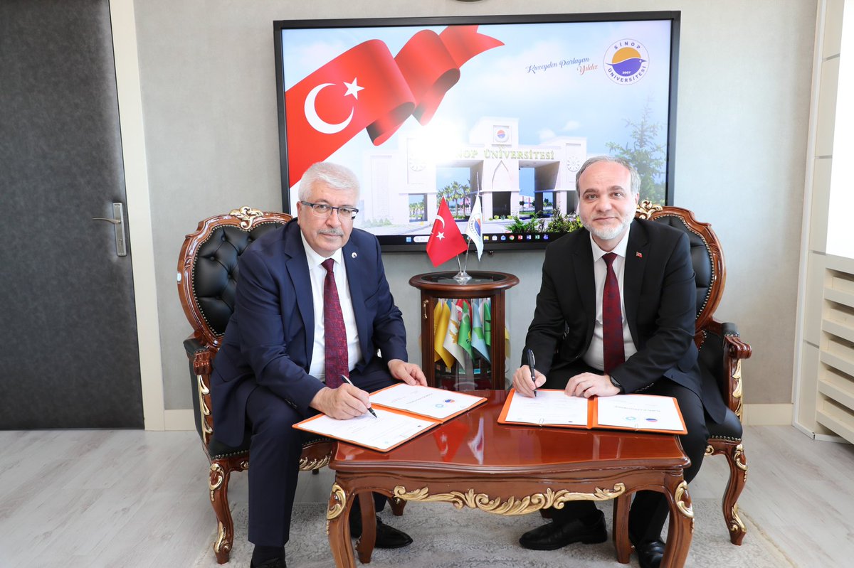DrHasanUslu's tweet photo. Sinop Üniversitesi ile eğitim, araştırma ve bilimsel çalışmaları güçlendirmeye yönelik iş birliği protokolü imzaladık.

Protokolün her iki üniversitemize ve yükseköğretim camiamıza hayırlı olmasını temenni ediyorum. 🤝📚
#NÖHÜ
#Niğde https://t.co/xthfg9G4ul